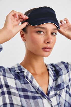 Damska jedwabna maska na oczy w kolorze granatowo-białym | Rails Sleepwear & Lounge